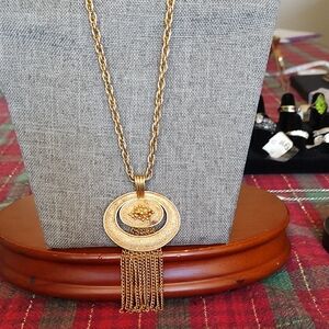 VTG Avon Necklace Tassel Oval Pendant Gold Tone Estate Costume Jewelry